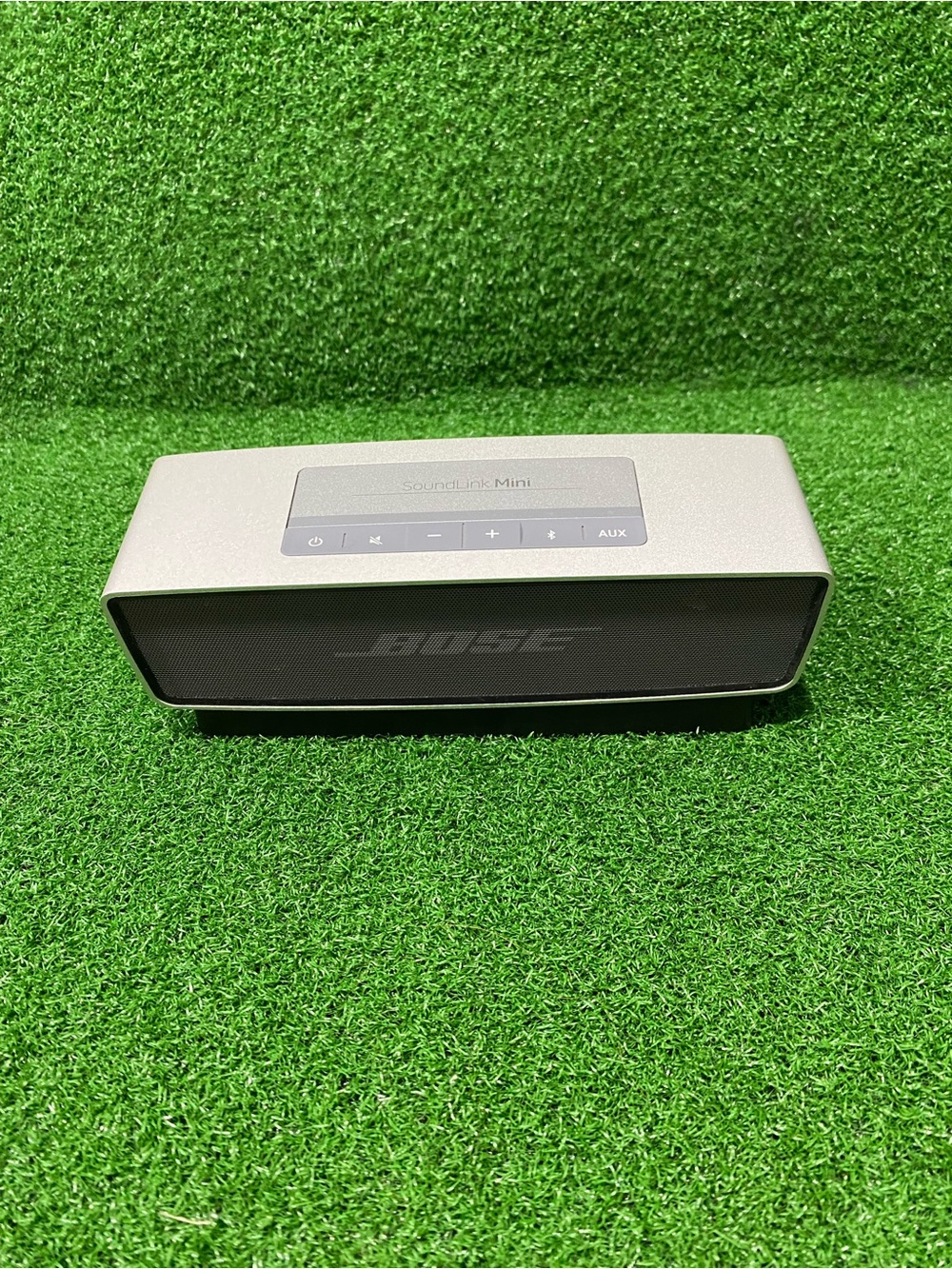Bose SoundLink Mini Portable Speaker -Silver and Black
(Ago 026)